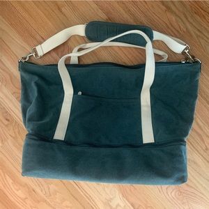 Lo & Sons Catalina Deluxe Weekender Bag - Small, Forest Green
